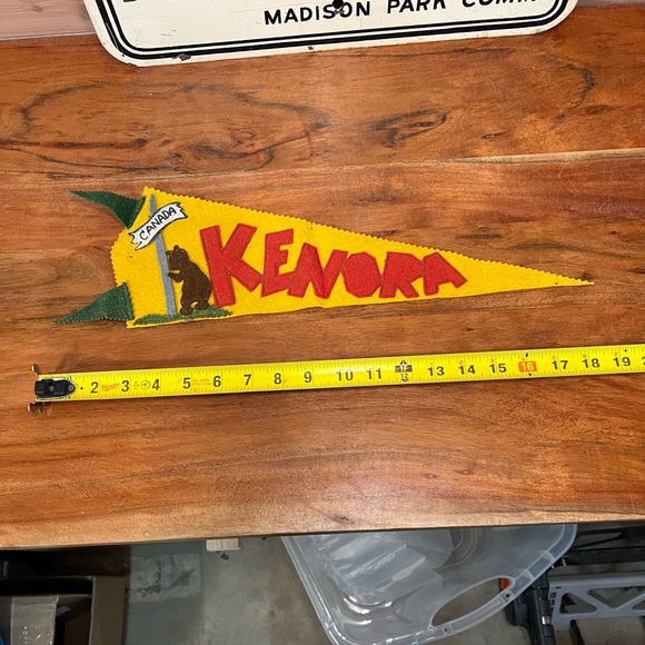 Vintage Percy’s Felties Canada ‘Kenora’ Bear Felt Pennant Native American Indian - Picture 6 of 6